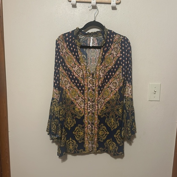 Free People Magic Mystery Long Flared Sleeve‎ V-Neck Tunic Size Small - Picture 3 of 7